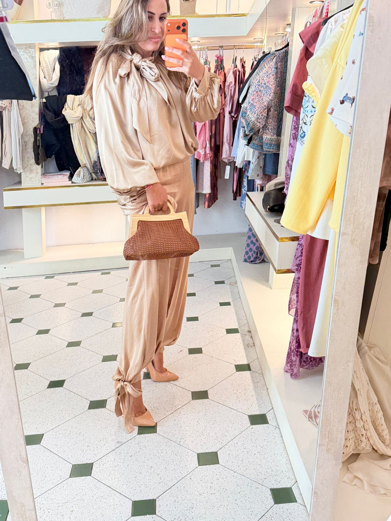 Conjunto vaina con detalle de pantalón bombacho y lazo - Imagen 4