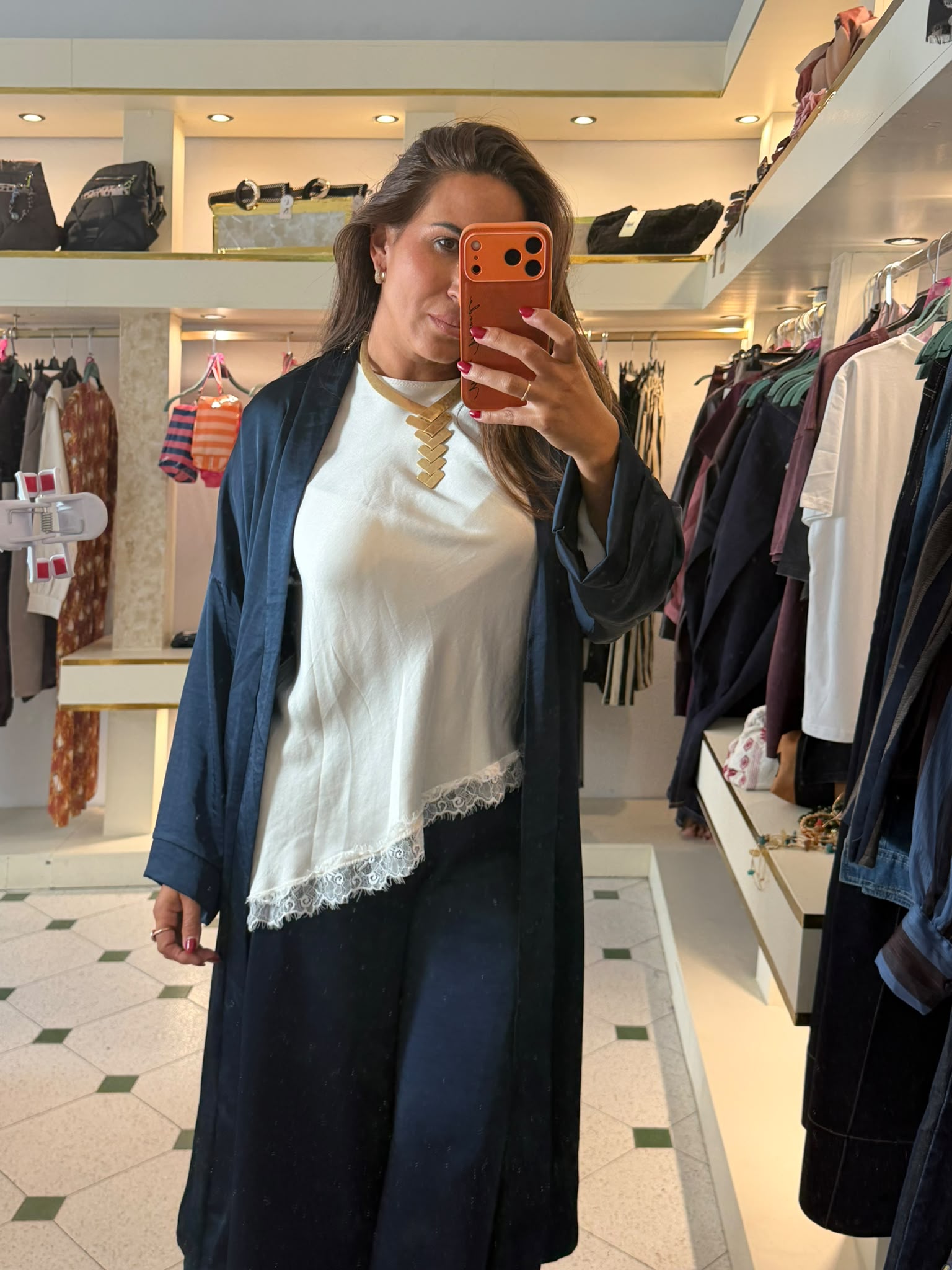 Conjunto de dos piezas pantalón satinado con caftán en tono azul marino - Imagen 2