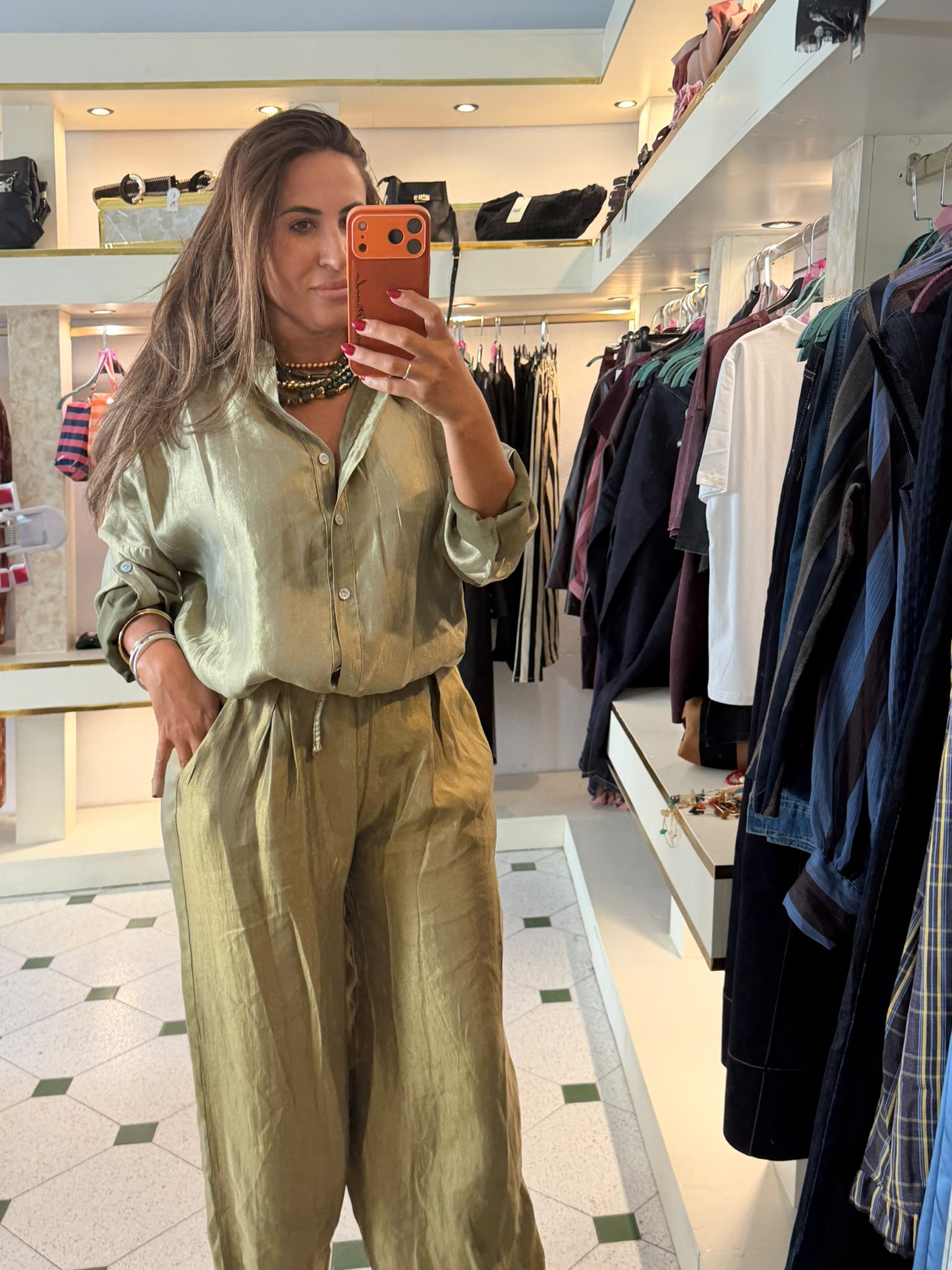 Conjunto otoño junto camisa tipo bomber con pantalón nudo bajo bombacho - Imagen 2